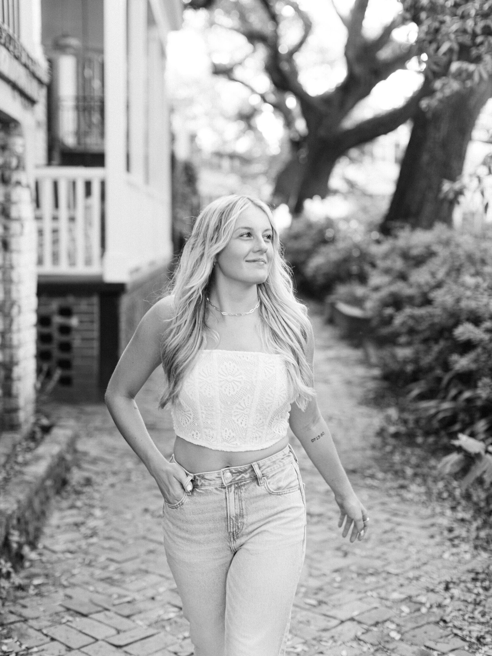 59-torianna-brooke-portraiture-historic-downtown-savannah-senior-session-faith