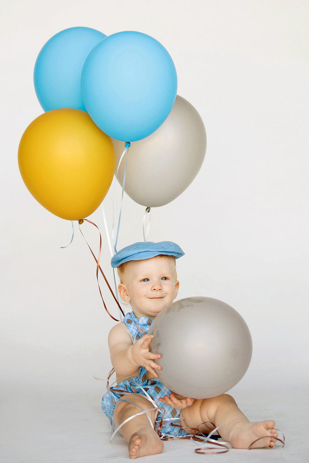 san diego family photography | little boy with balloons first birthday