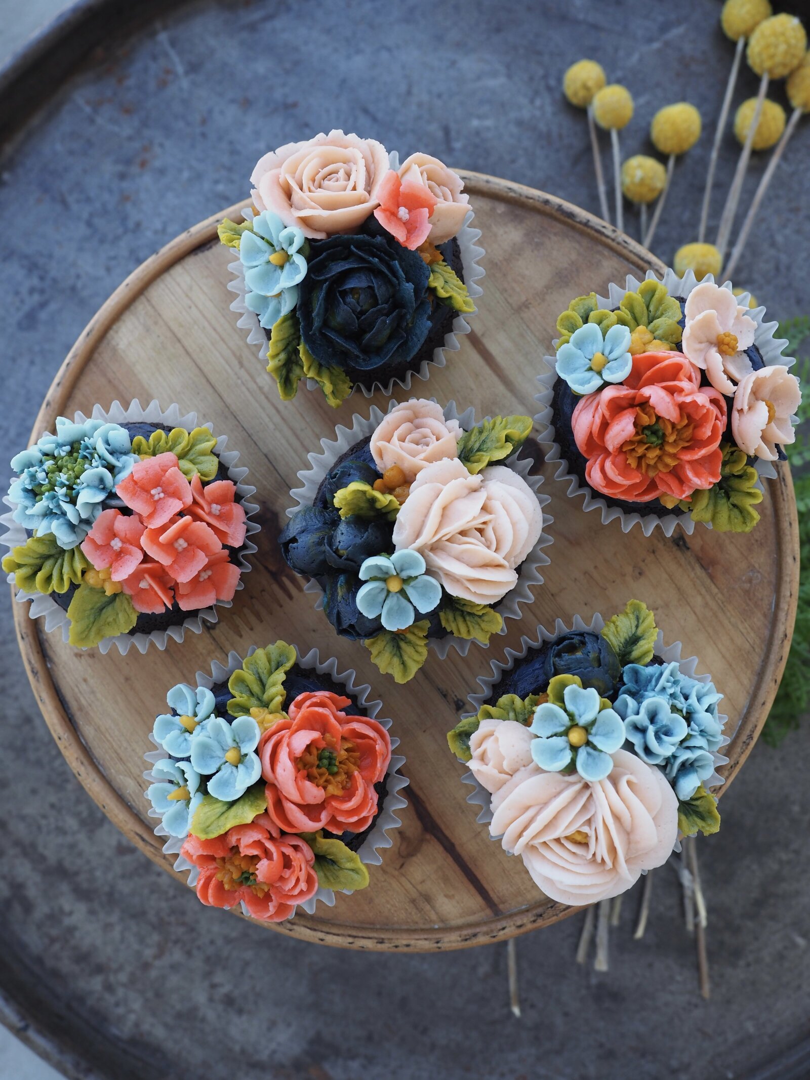 Floral hand piped buttercream cupcakes