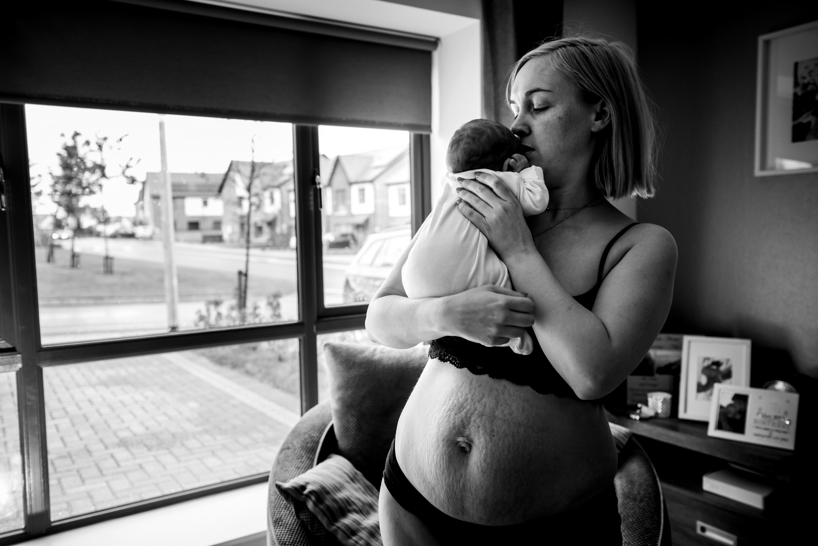 birth photographer, columbus, ga, atlanta, postpartum, breastfeeding, mother and newborn-5