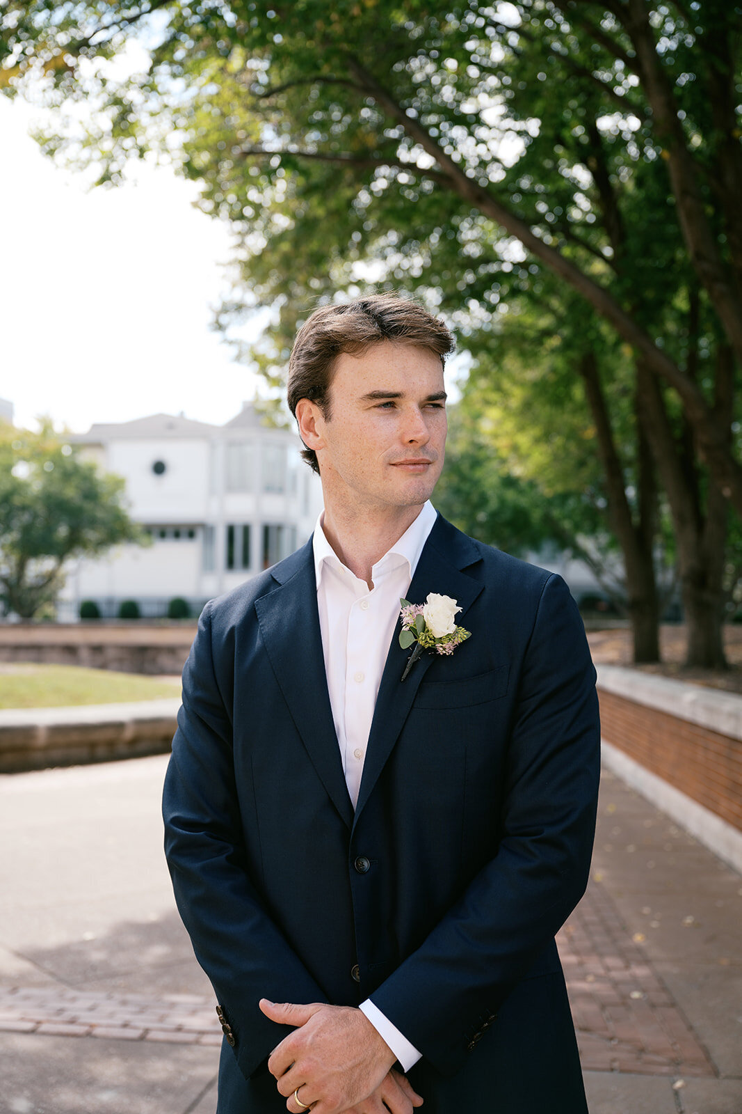 Jordan Grover Photo is a wedding photographer serving St. Louis, Central, and Eastern Missouri as well as travel + destination weddings. Jordan Grover Photo is an editorial and documentary style of photography.