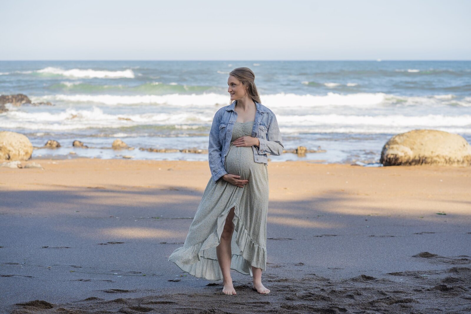Maternity Photographer in Lincoln City, Oregon 