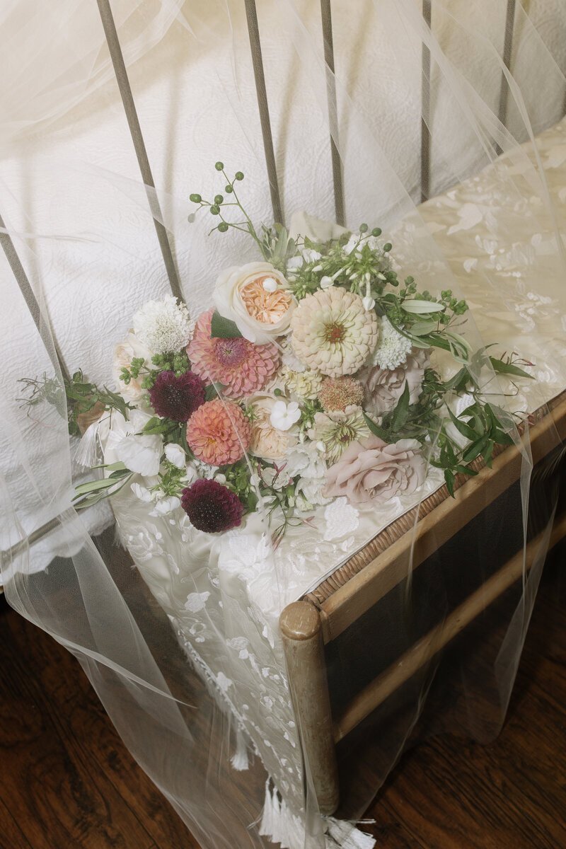 Bridal bouquet and veil details by washington elopement photographers Erica Rochelle Photography