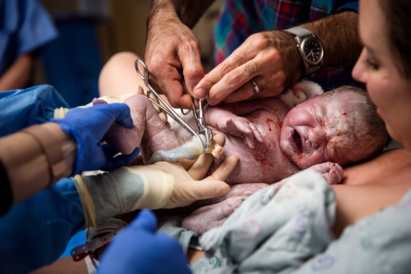 birth photographer, columbus, ga, atlanta, postpartum, cord cutting, skin to skin