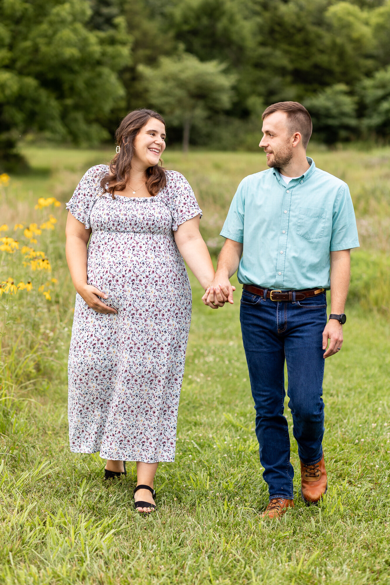 Outdoor-maternity-photography-session-golden-hour-Frankfort-KY-5