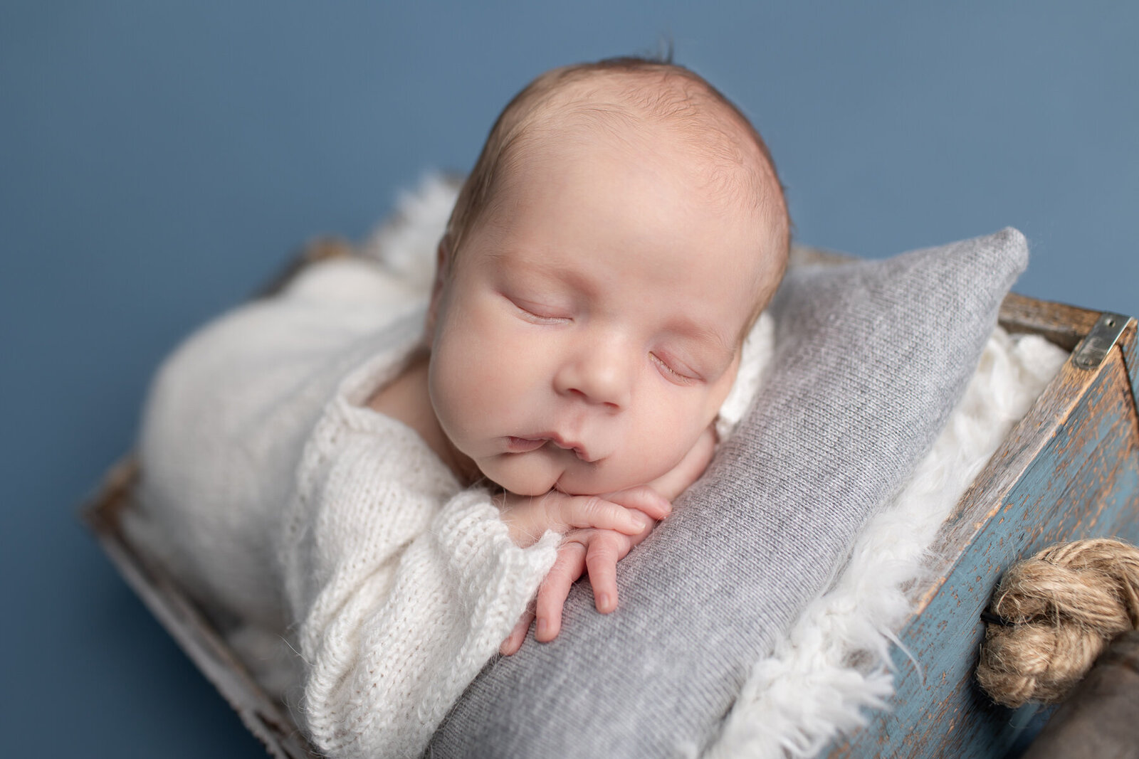 In-home_newborn_lifestyle_photograhy_session_Frankfort_KY_photographer_baby_boy