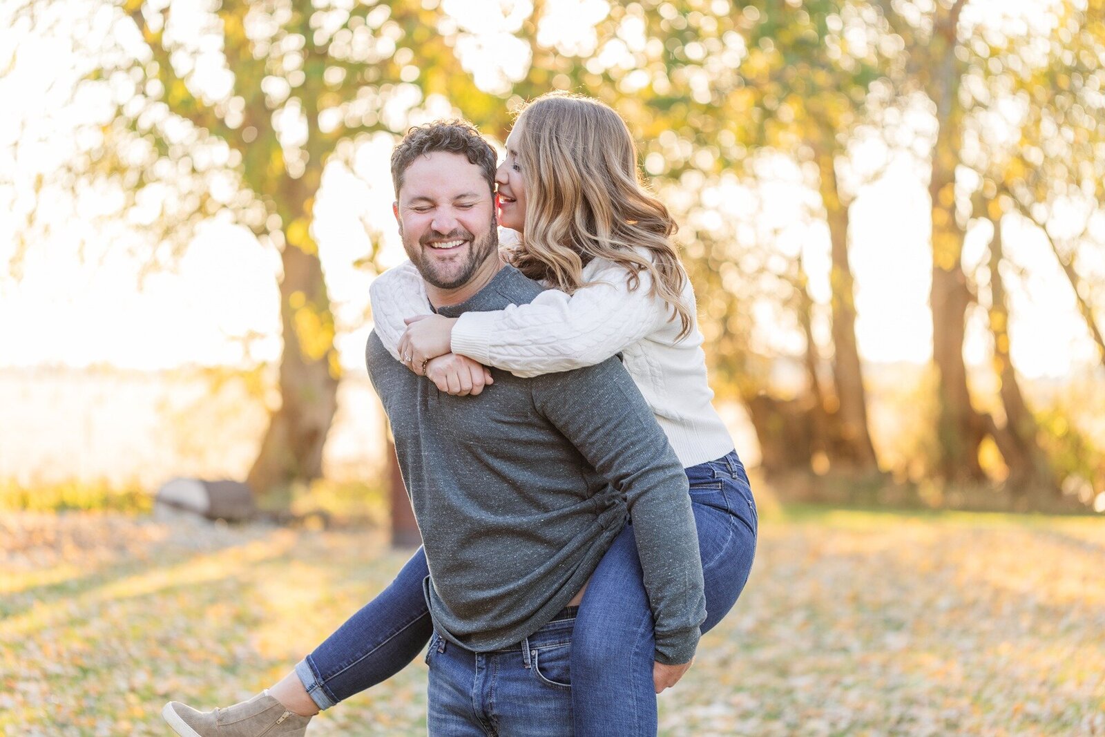 dennis-ohio-fall-engagement-pictures-4