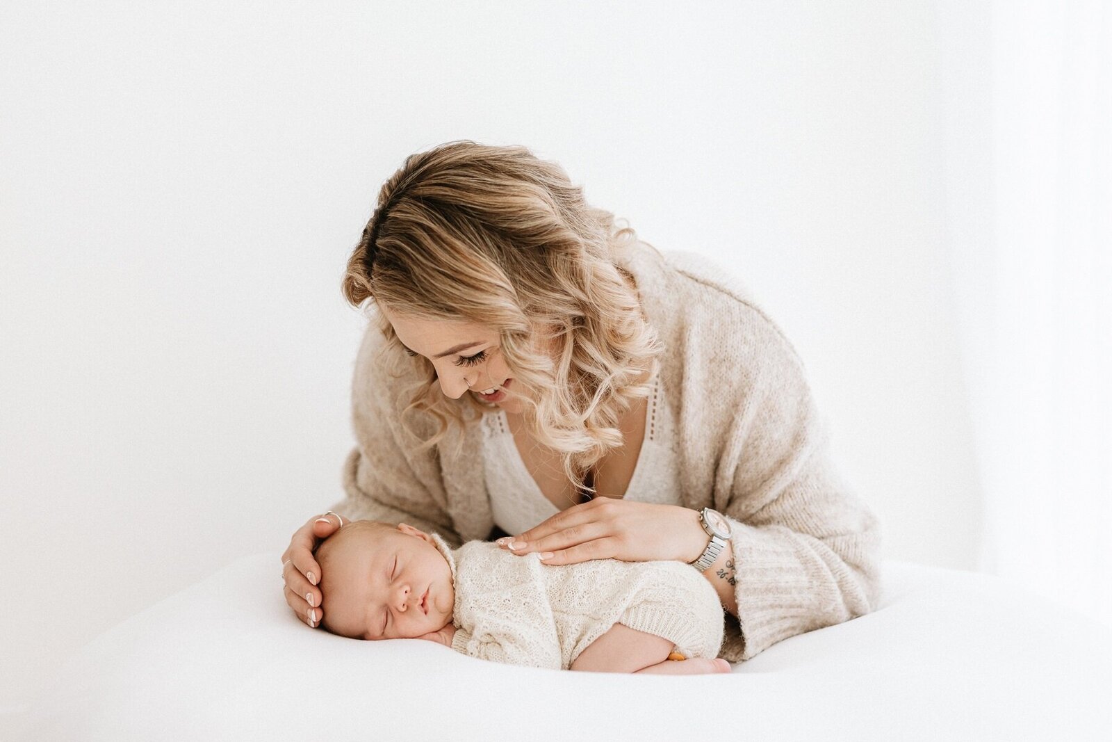 Newborn Photographer Hampshire (4)