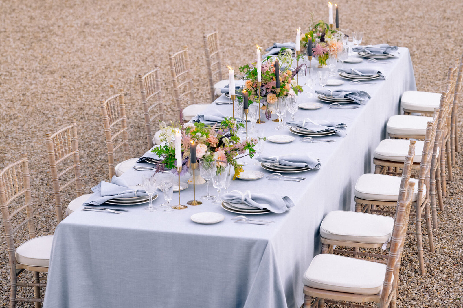 outdoor-wedding-meal-domaine-roncemay10