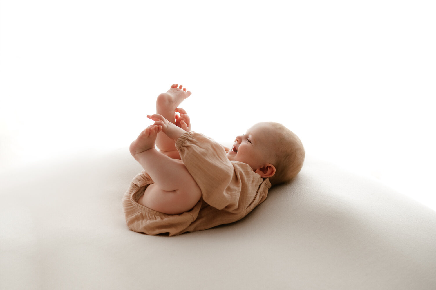 6 months baby photos Sydney Family Baby Photographer-2