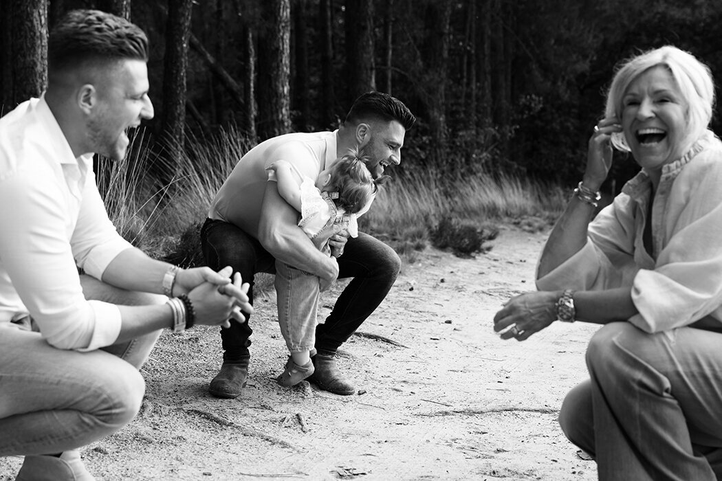 Spontanegezinsfotos, familiefotoinspiratie, gezinsfotosbrabant, ettenleur, rucphen, rijsbergen, zundert, rucphensheide, rucphensebossen, familiefotobrabant