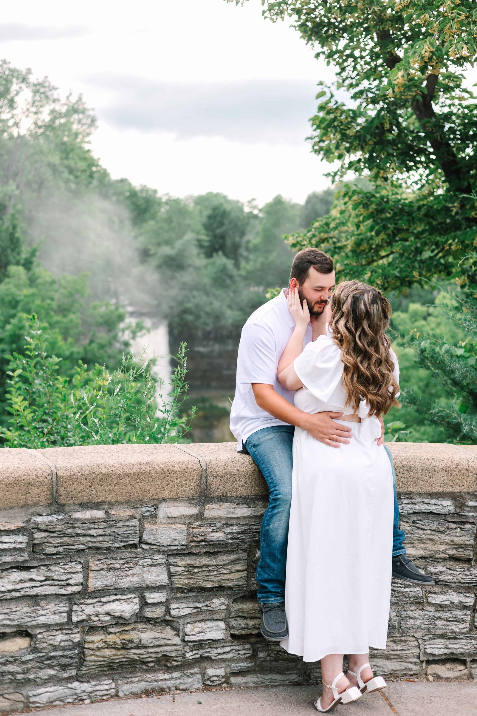 Minnehaha-Falls-Minneapolis-Minnesota-Engagement-Photo-Willow-And-Rove-41