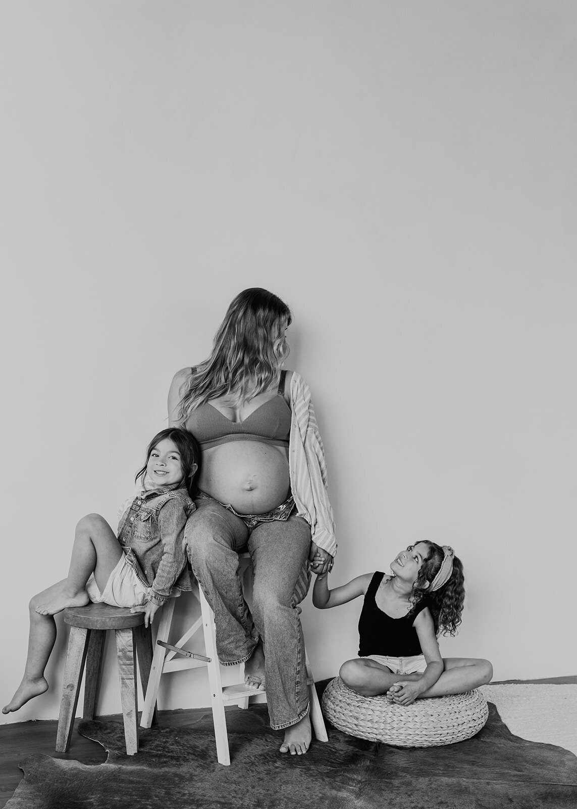 pregnant mother poses with daughters