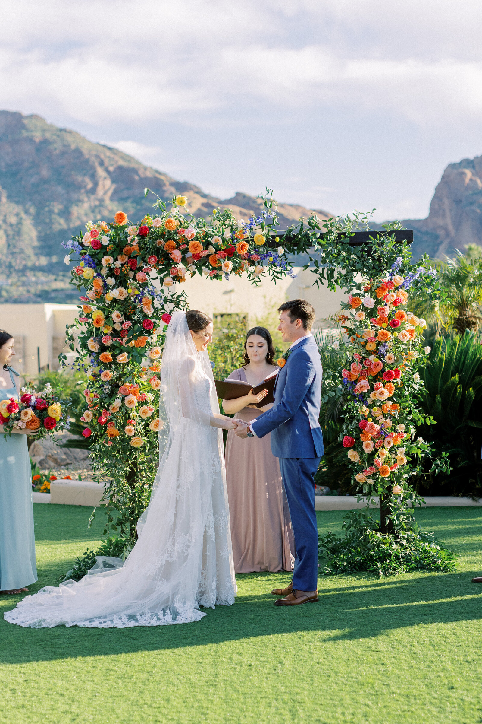 floral-phoenix-camelback-inn-mountain-views-ceremony