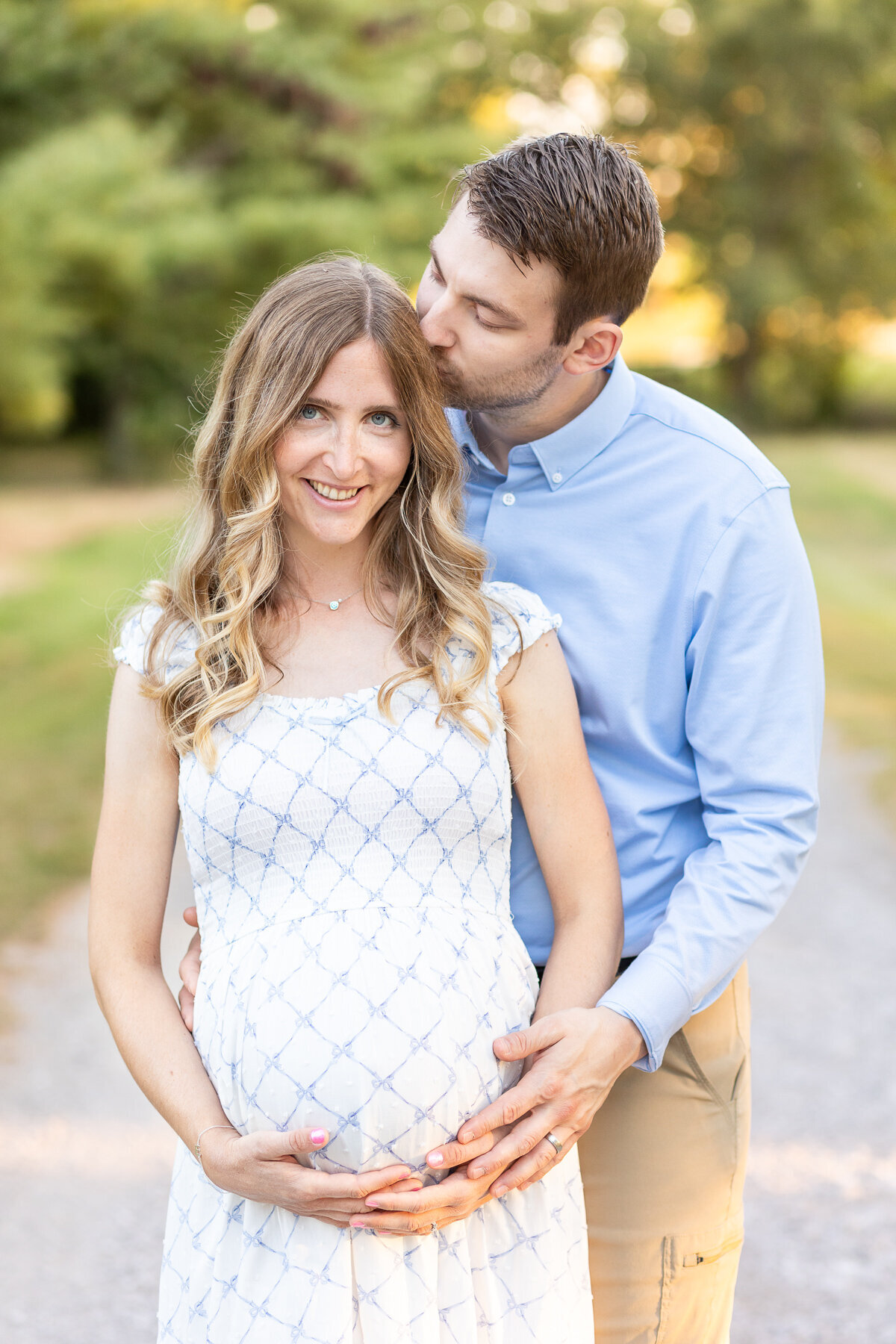outdoor-maternity-photography-session-golden-hour-Lexington-KY-photographer-4
