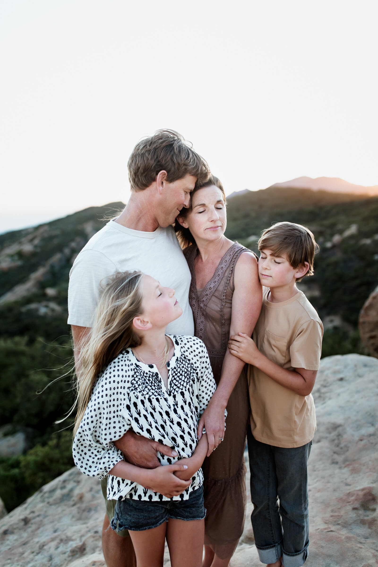 untitled-220629-395-EditFamily-Photo-Santa-Barbara-County-Santa-ynez-mountains-sunset-serene-moment-sun-dips-below-horizon