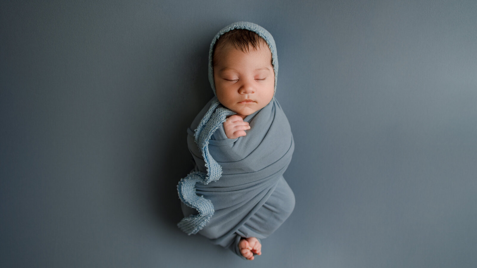 newborn-photo-award-winning-photographer-portland-oregon-blue-boy