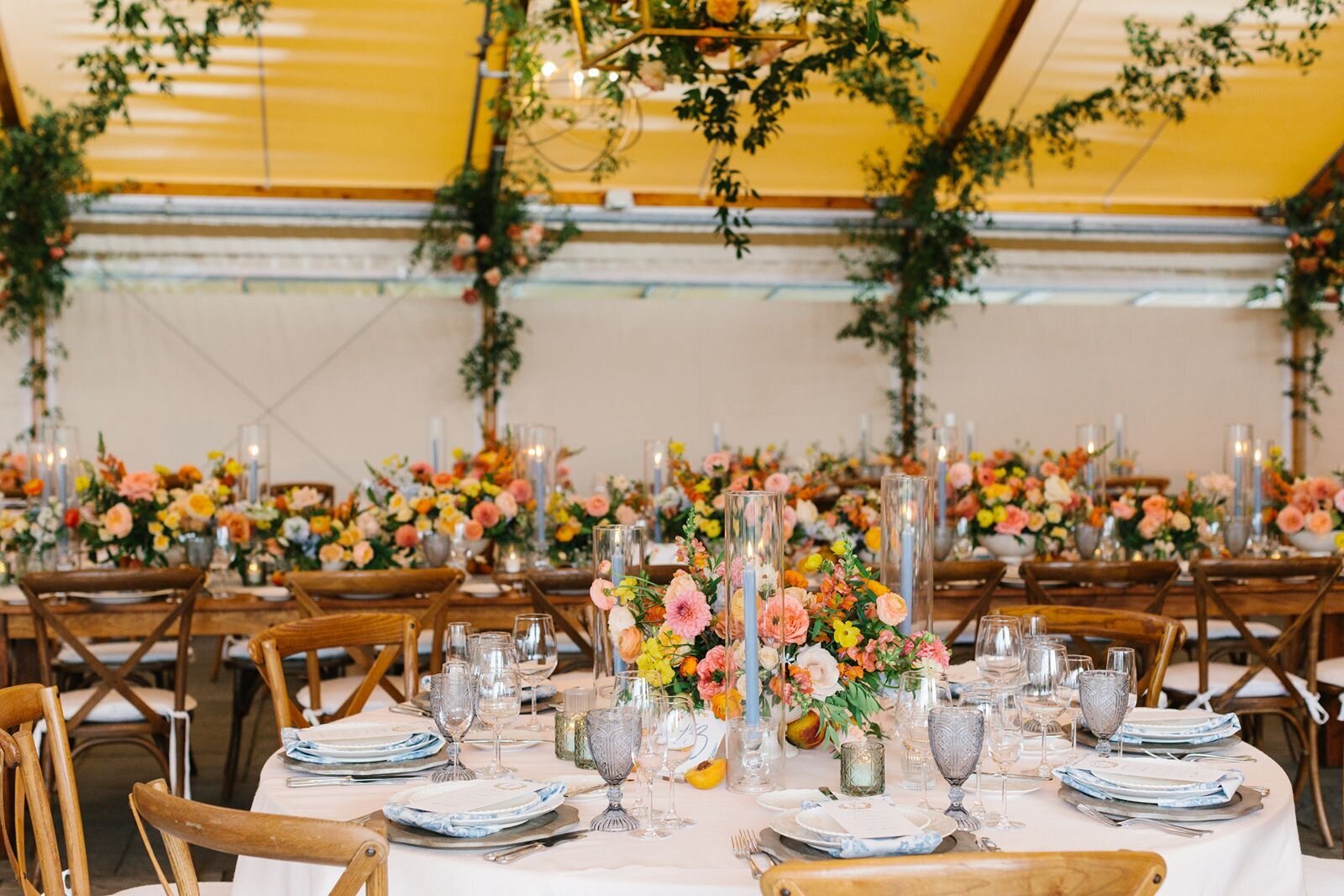 leila-james-events-newport-rhode-island-luxury-wedding-planner-castle-hill-inn-venue-erin-mcginn-wedding-photographer-bright-florals-table-top-CH0623 copy
