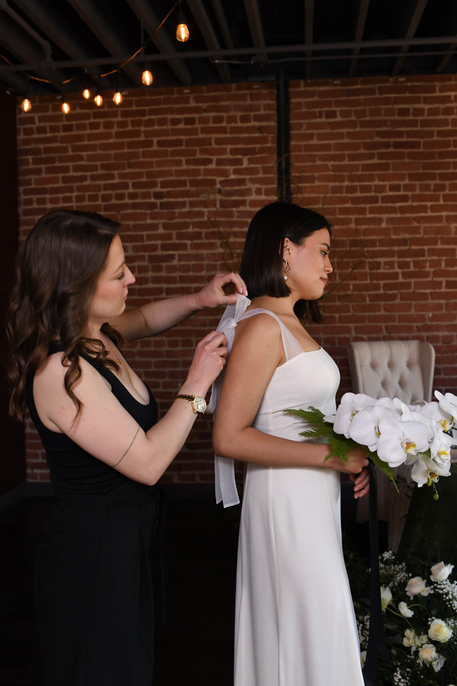 Perfect kelly and kelsey fixing dress over shoulder