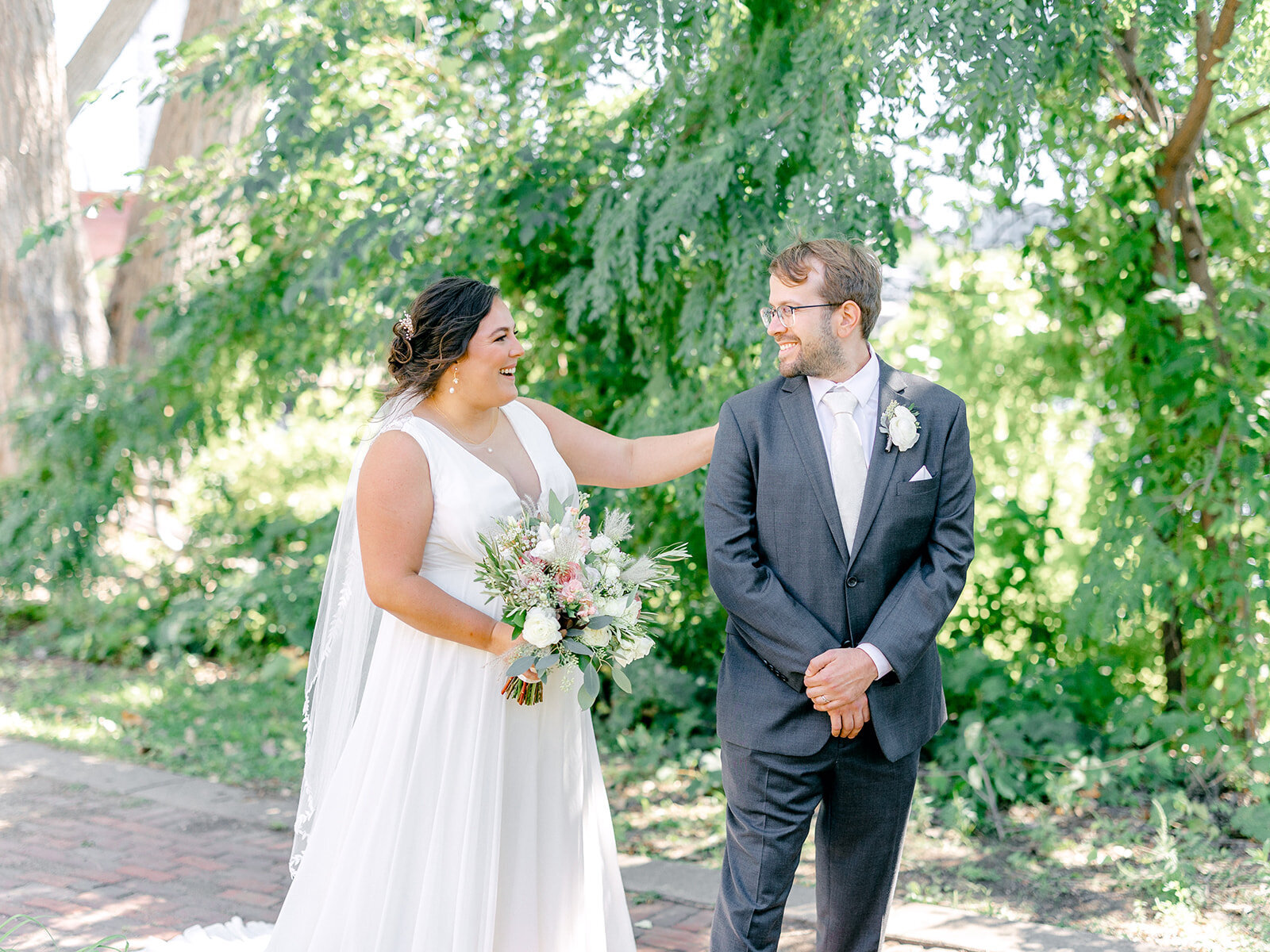 bride-groom-first-look-reaction