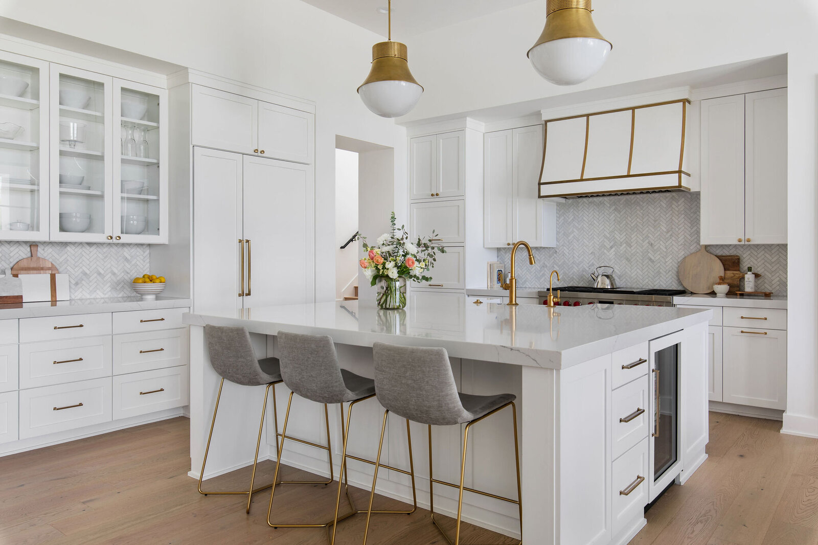 white+kitchen+neutral+kitchen+design+nuela+designs