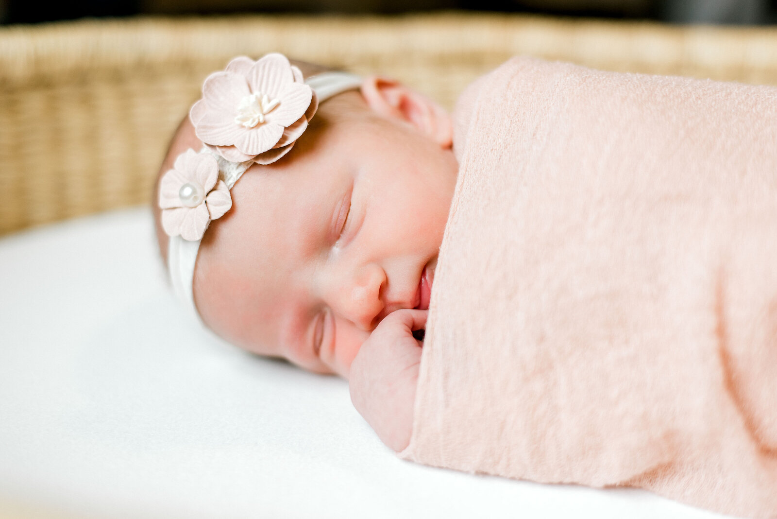 Charlotte-Newborn-Photographer-North-Carolina-Bright-and-Airy-Alyssa-Frost-Photography-In-Home-Session-10