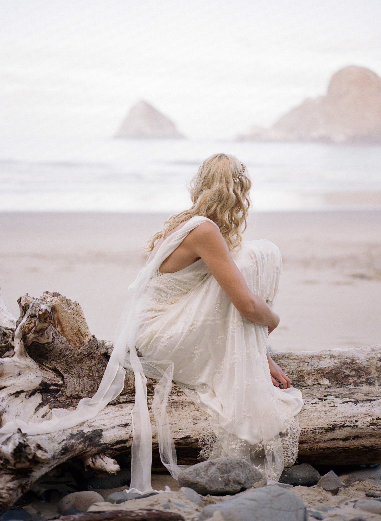 Galatea_romantic_beach_oregon_coast_wedding_dress_JoanneFlemingDesign2