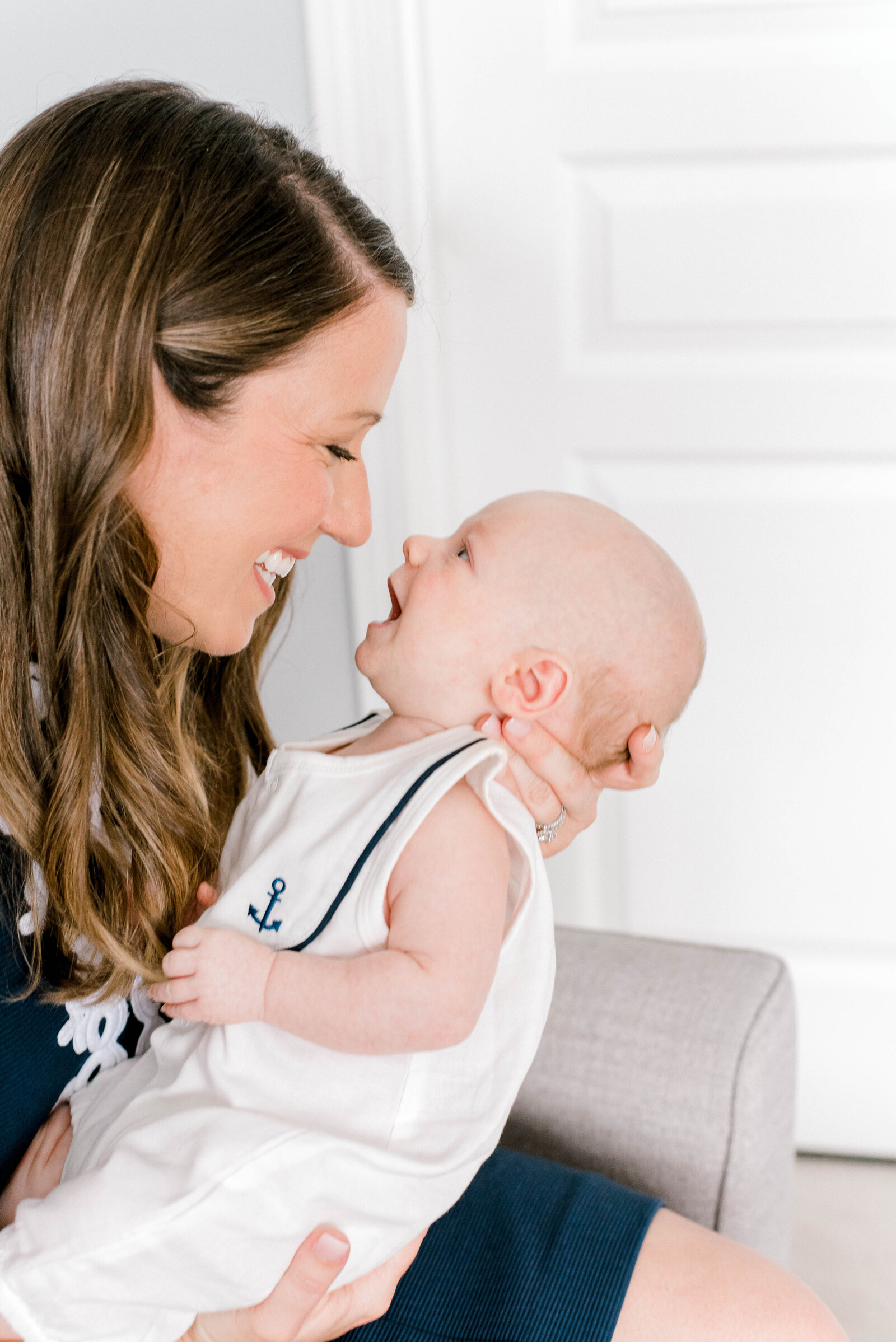 Charlotte-Newborn-Photographer-North-Carolina-Bright-and-Airy-Alyssa-Frost-Photography-In-Home-Family-Session-26