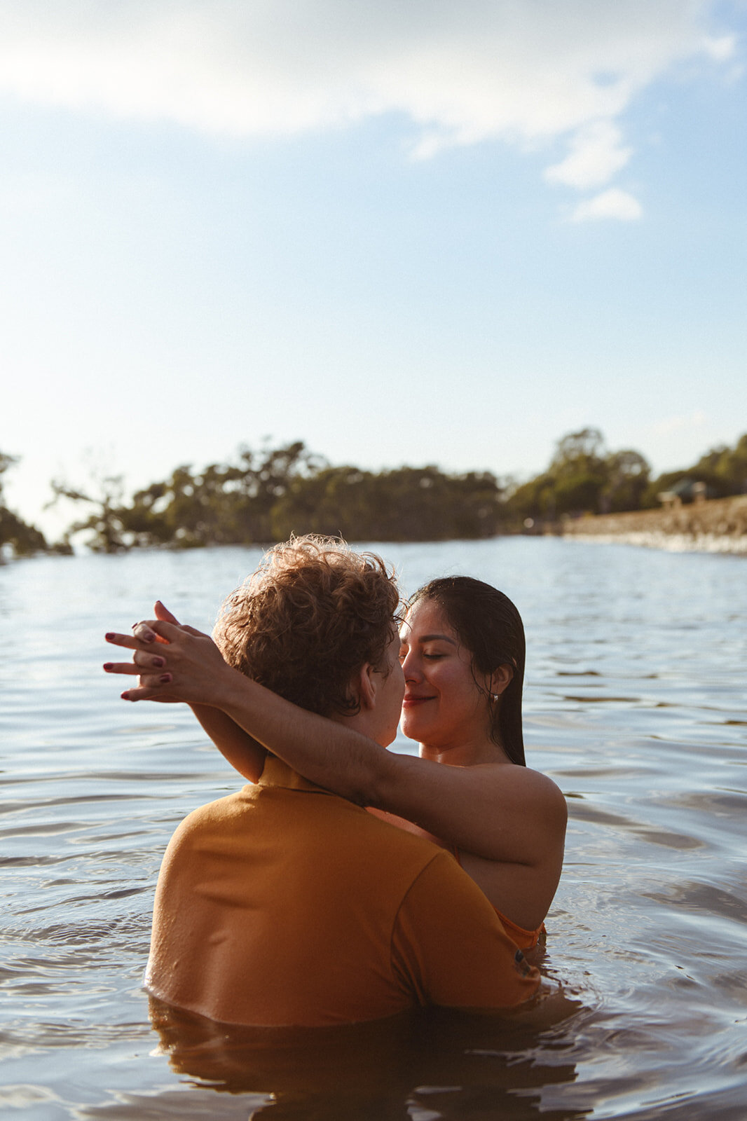couples photoshoot in water. Engagement photoshoot in lake