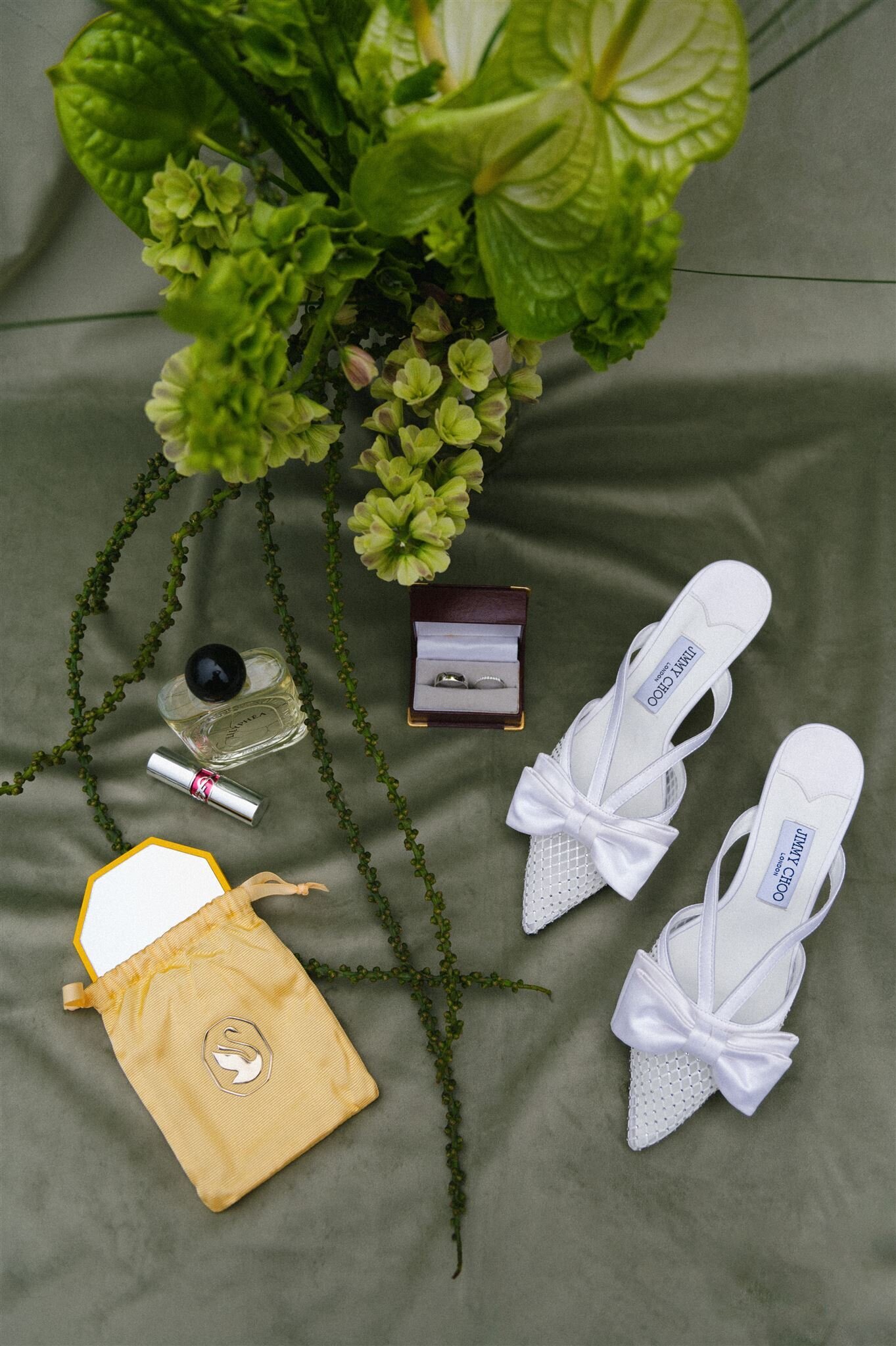 Chic-Three-Feathers-Terrace-Wedding-16_websize