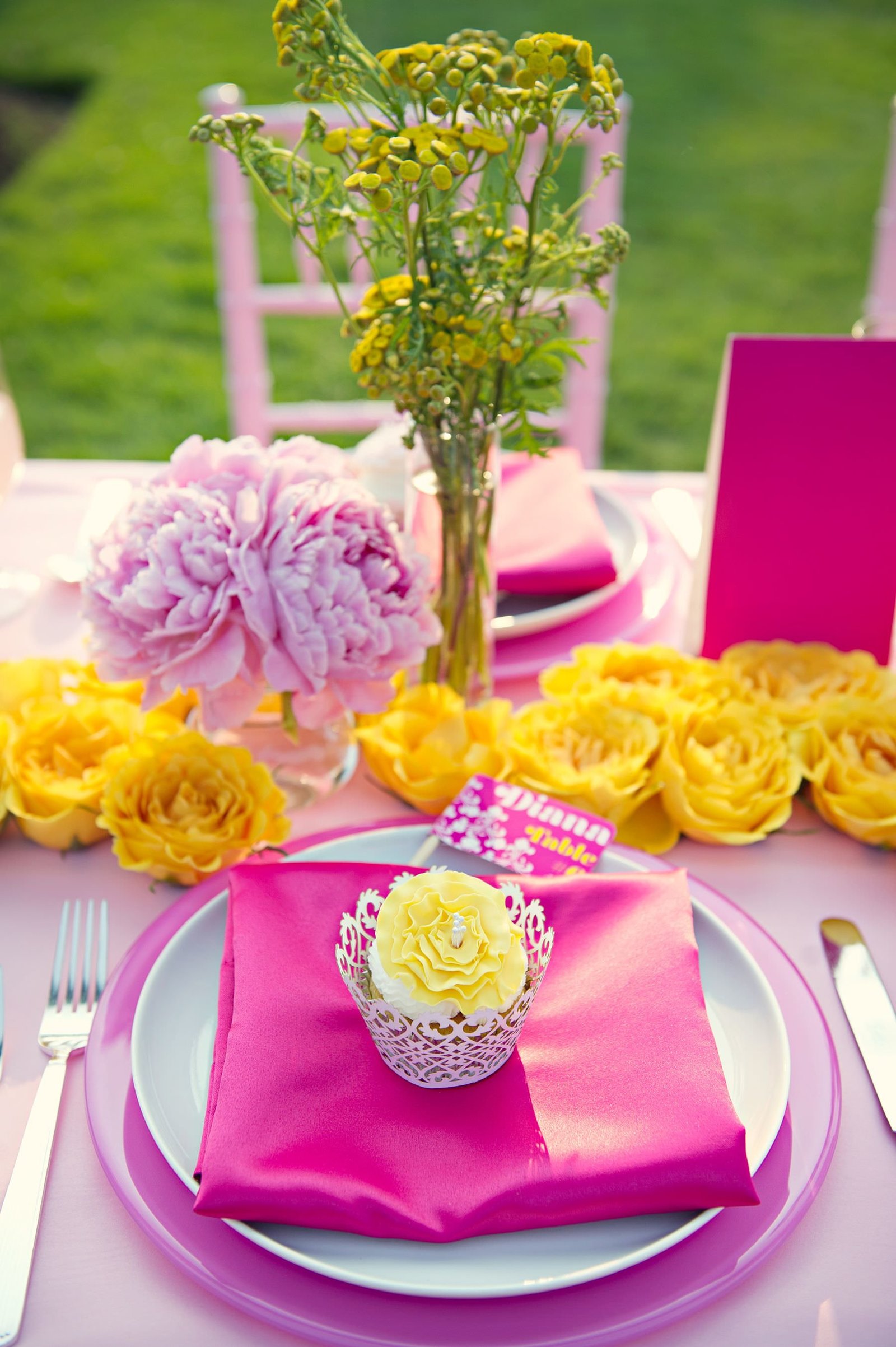 Graduation party ideas -- tablescape