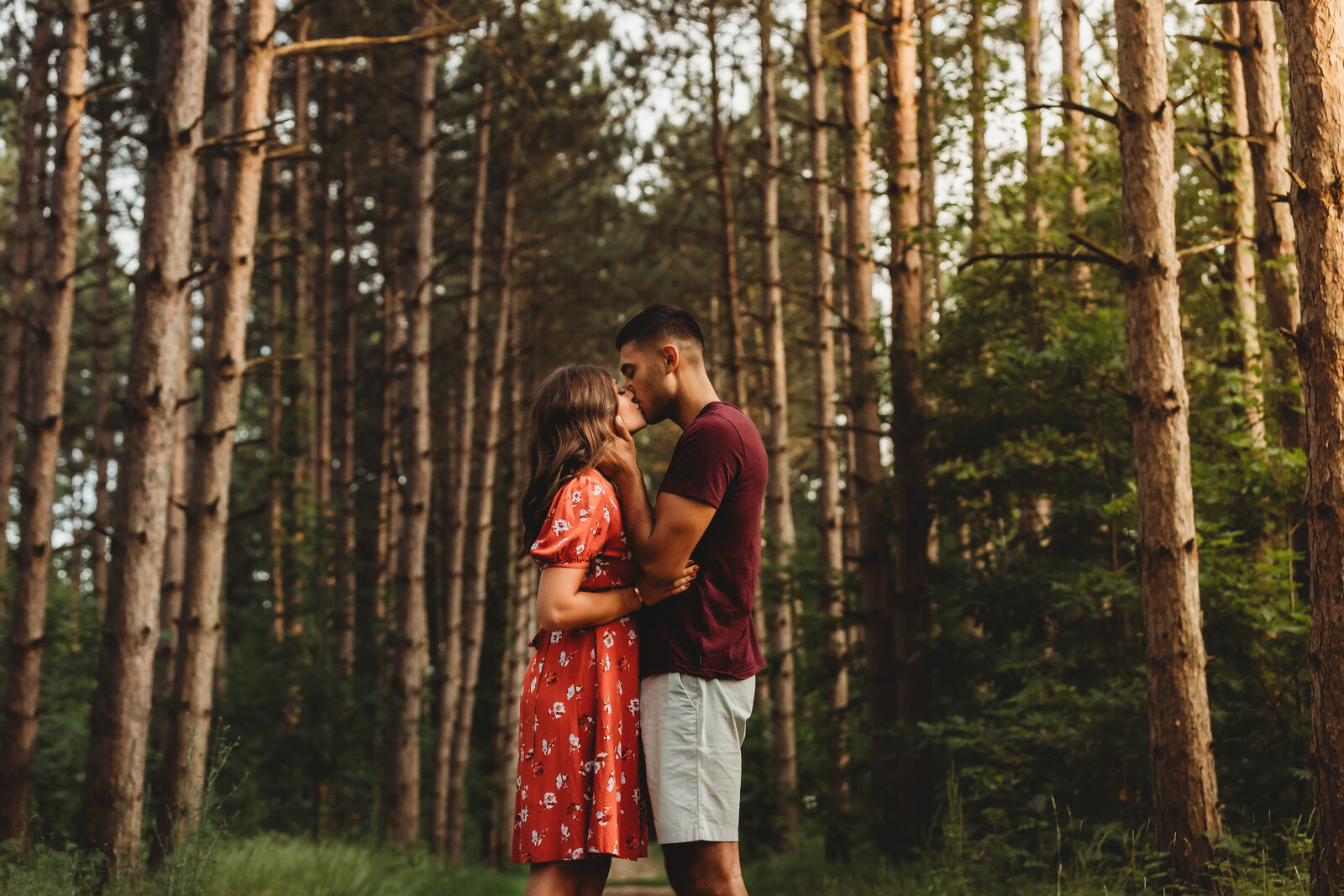 couple-engagement-in-forest