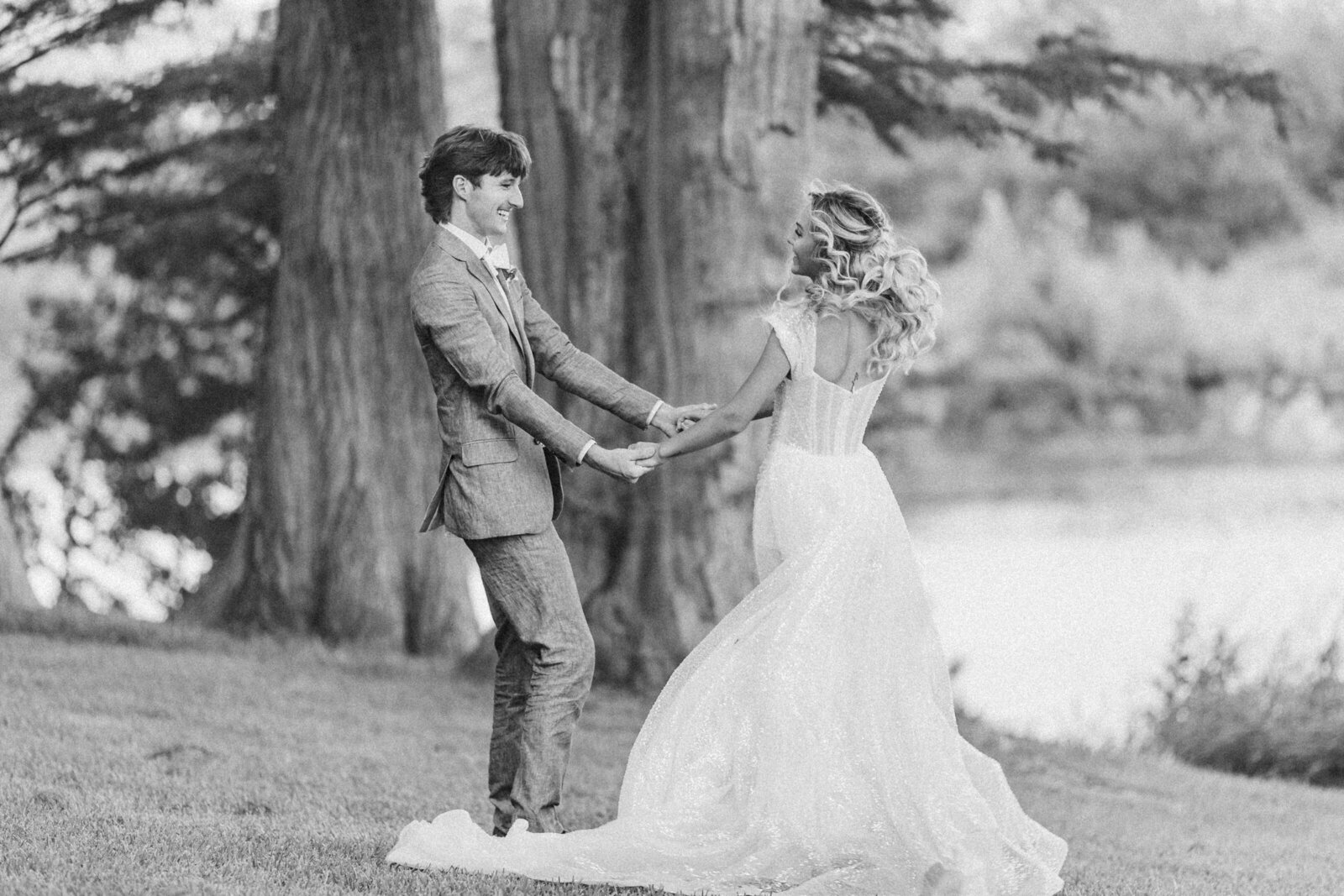 bride-and-groom-dance-together-in-trees