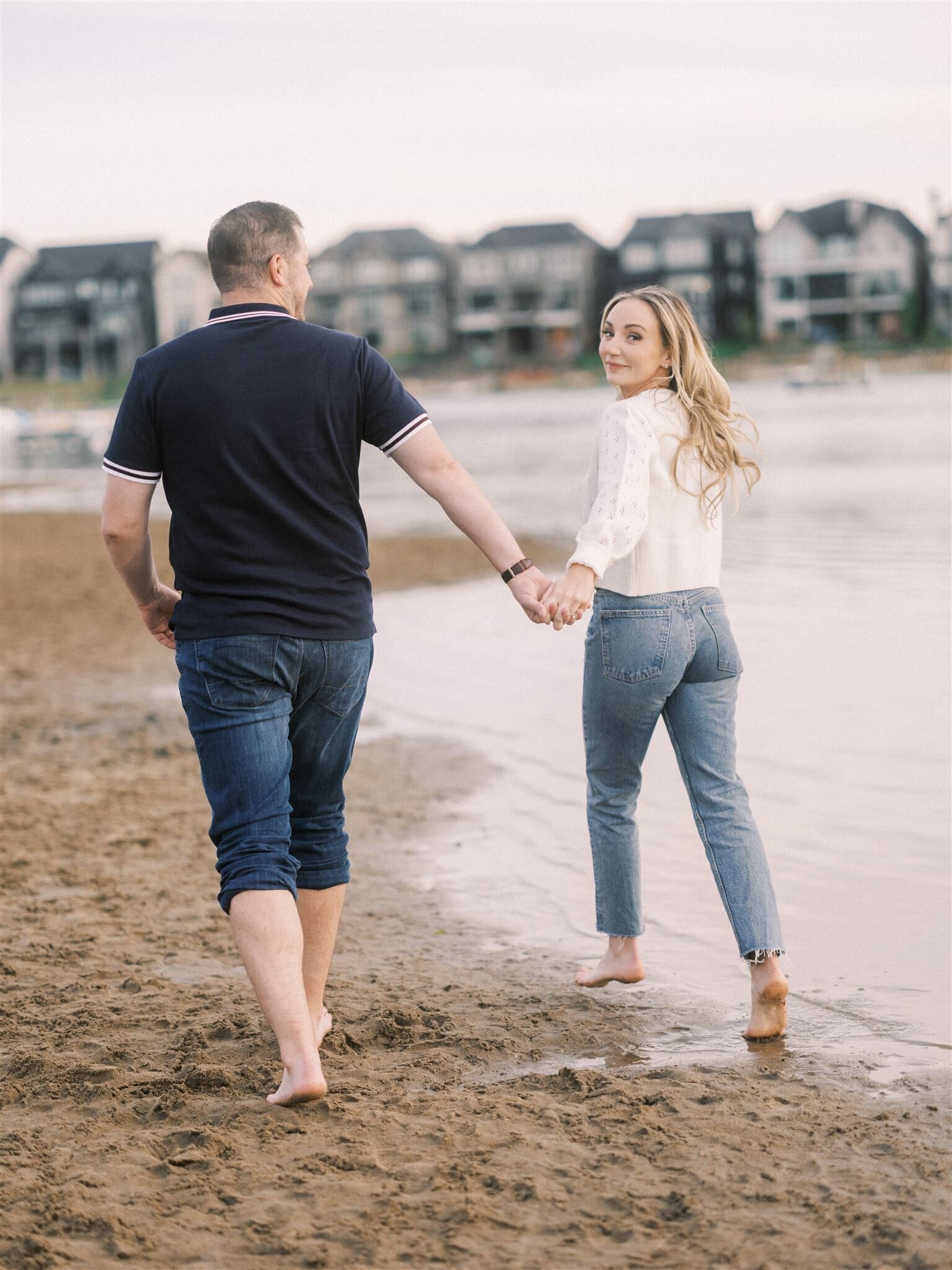 calgary-wedding-photographers-nicole-sarah-beach-engagement-44_websize