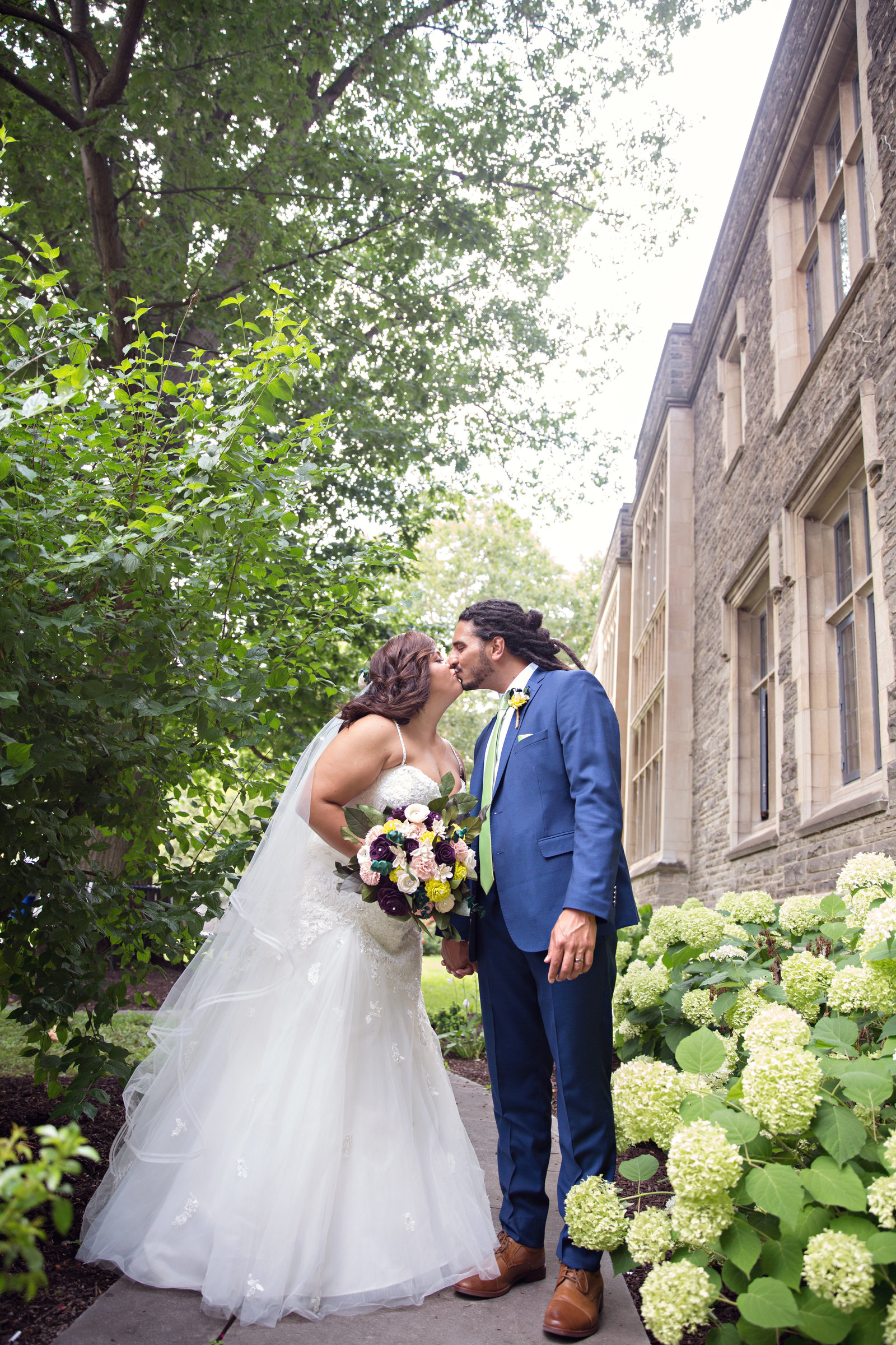 bride and groom kissing McMaster University Hamilton