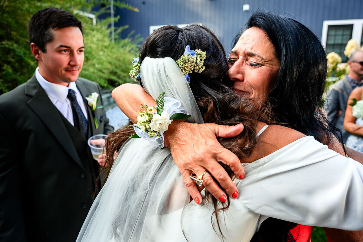 barnstead-inn-wedding-mother-hug-1