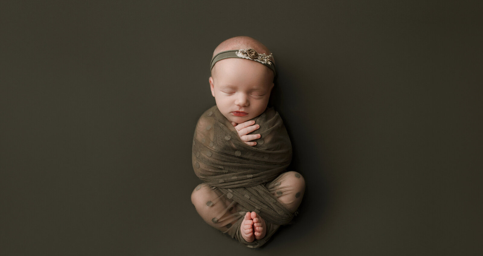 wrapped-newborn-photo-in-green-zoe-arnesen