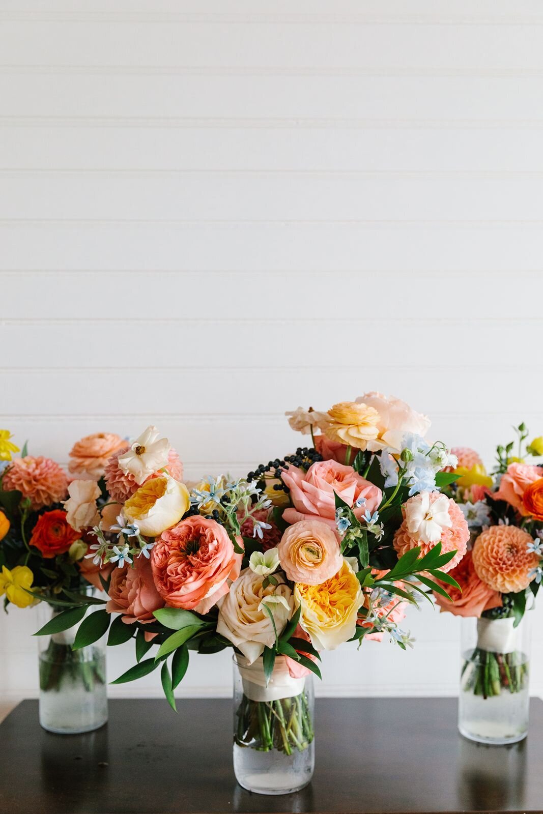 leila-james-events-newport-rhode-island-luxury-wedding-planner-castle-hill-inn-venue-erin-mcginn-wedding-photographer-bright-florals-CH0029 copy