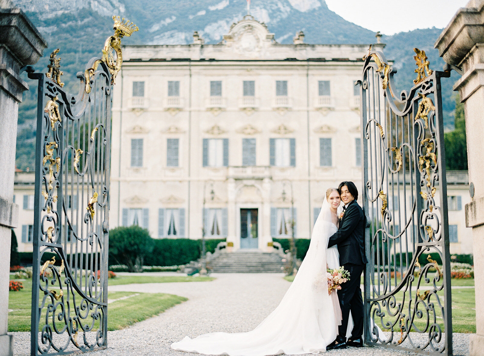 Luxury wedding at Villa Sola Cabiati on Lake Como Italy photographed by Lake Como wedding photographer Amy Mulder Photography