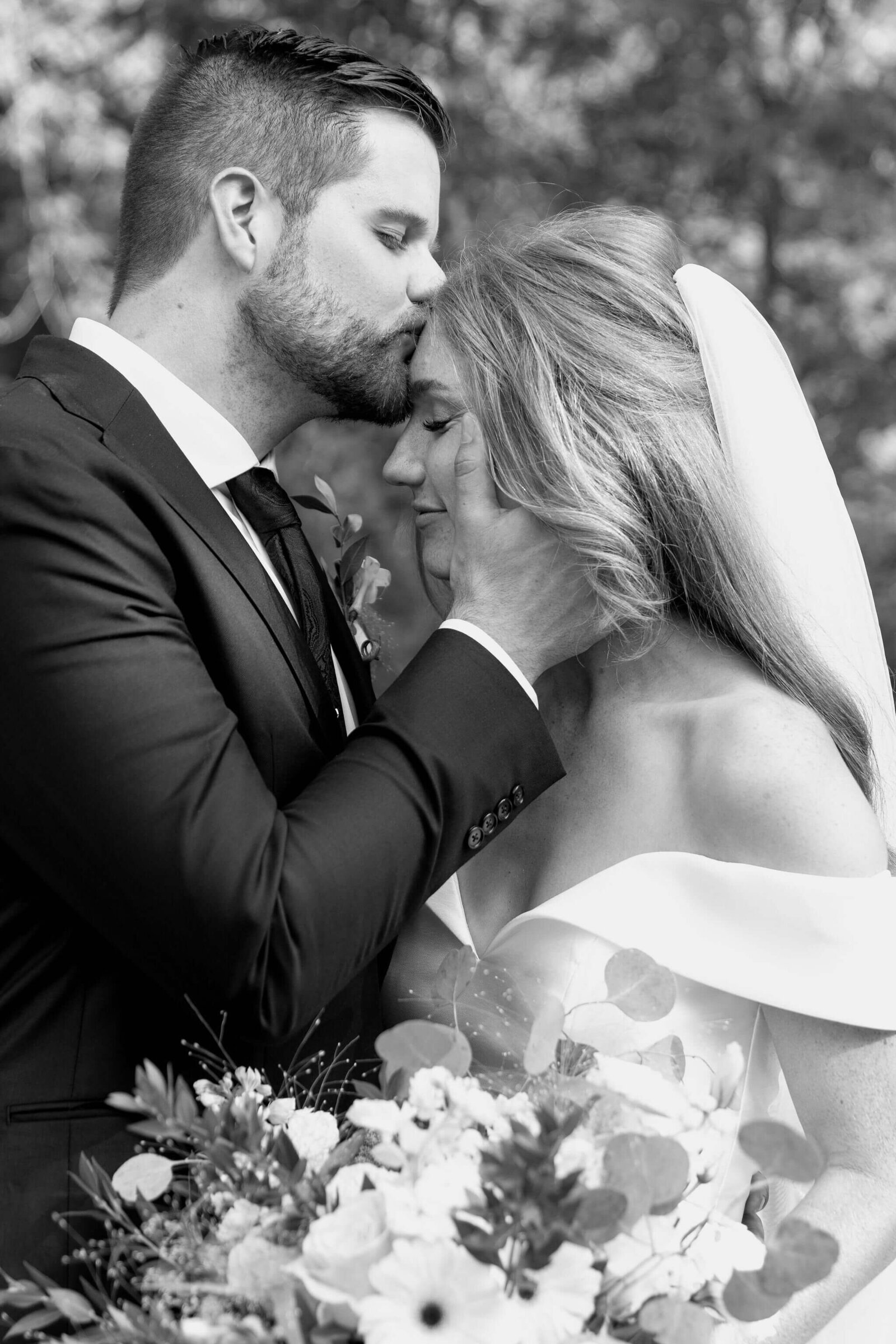 Luxury-Wedding-Photographer-Metro-Detroit-Elegant-Bridal-Portraits