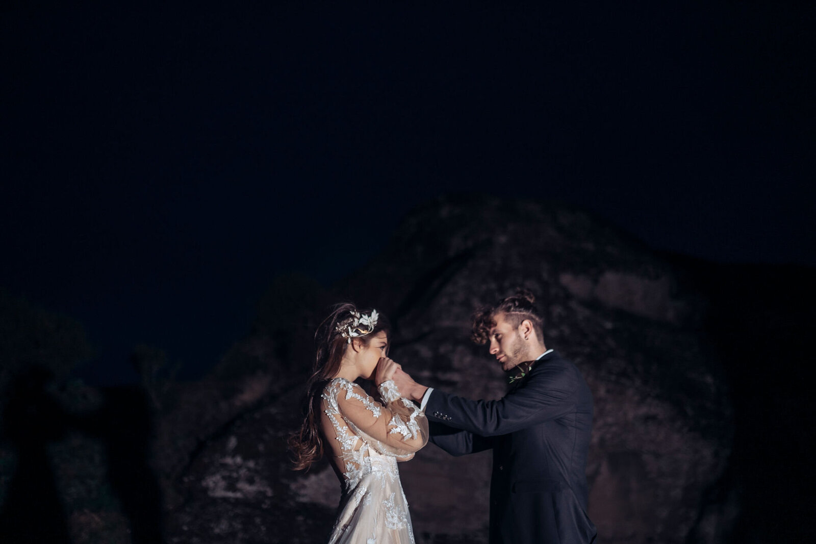 303-Meteora-Kalabaka-Greece-Inspriation-Loves-Story Elopement-Cinematic-Romance-Destination-Wedding-Editorial-Luxury-Fine-Art-Lisa-Vigliotta-Photography