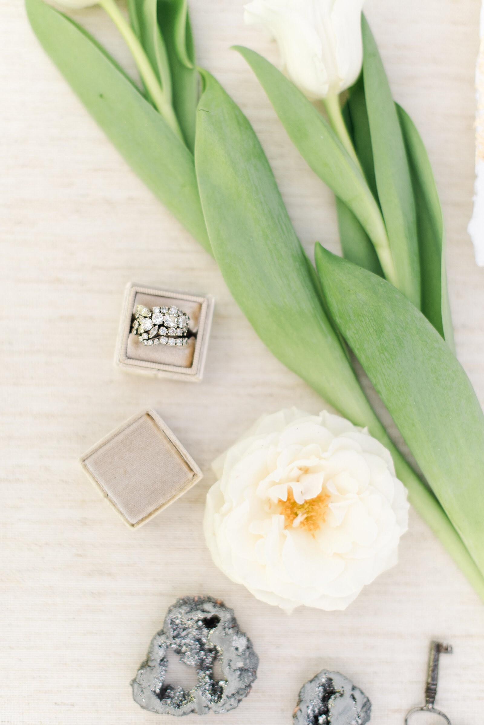 Precious-and-blooming-floral-design-kellye-clifford-Destination I do -Editorial-2
