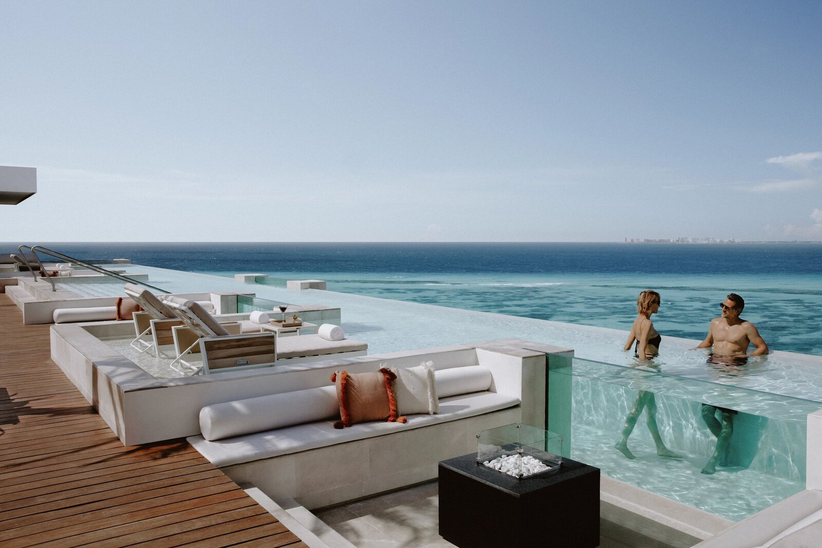 SEIIM-EXT-Couple-RooftopPool-2A-CB (1)