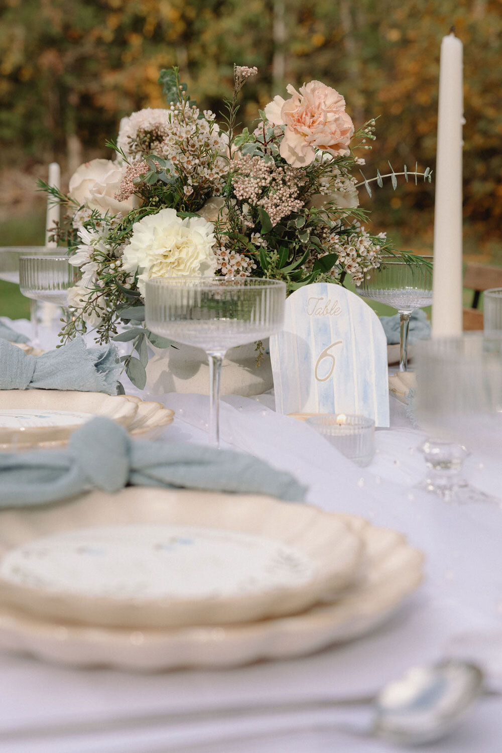 Beautiful table centerpiece with flowers and “Table 6” sign