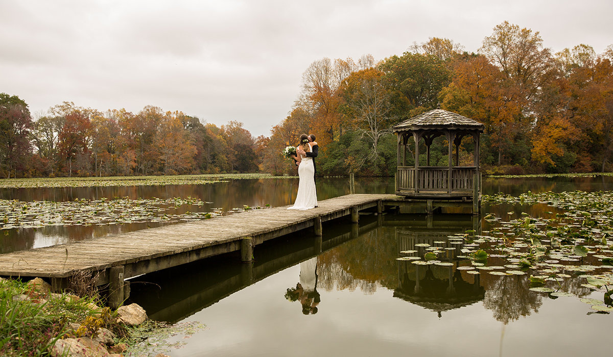 first-look-reflection-knoxville-weding-photographer