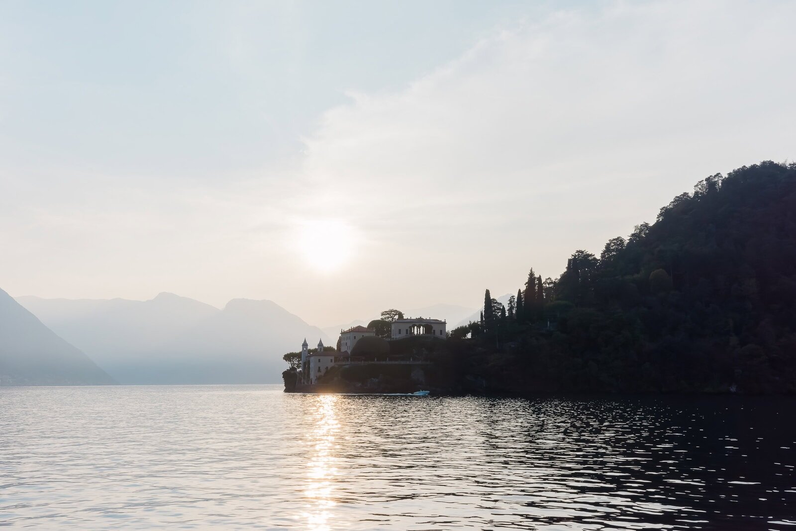 Destination Wedding Photographer Anna Lundgren in Stockholm Wedding in Lake Como boat elopement_001