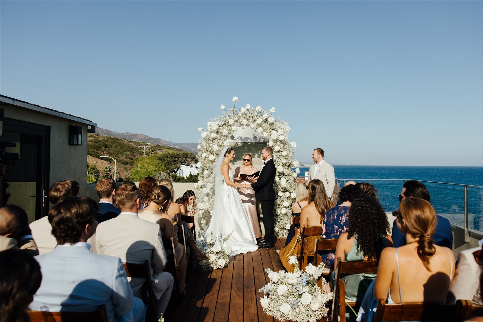 malibu-beach-house-wedding-ceremony-hanna-walkowaik-photography-0114