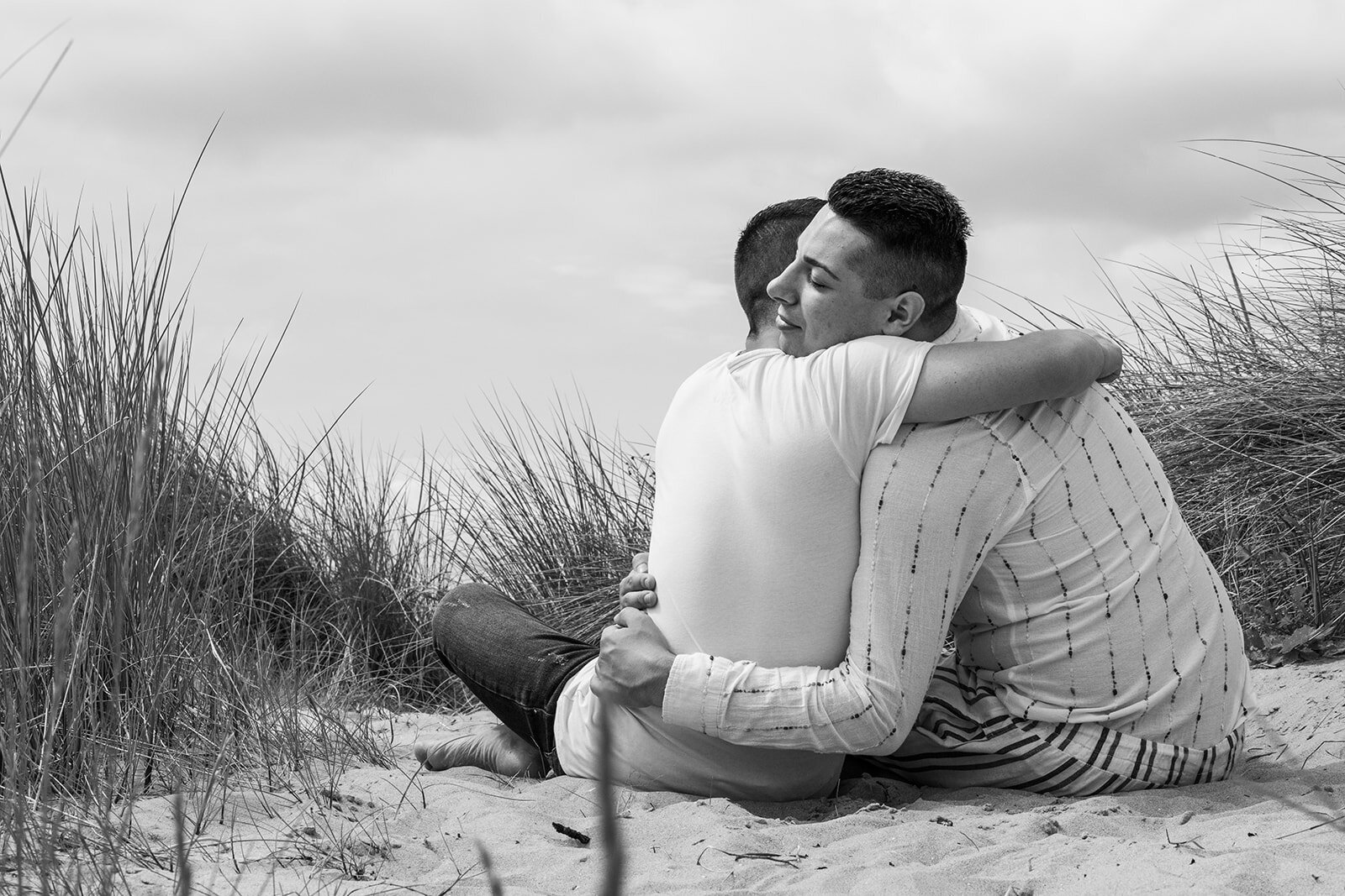 Fotoshoot buiten op locatie in Nissewaard met ontspannen sfeer