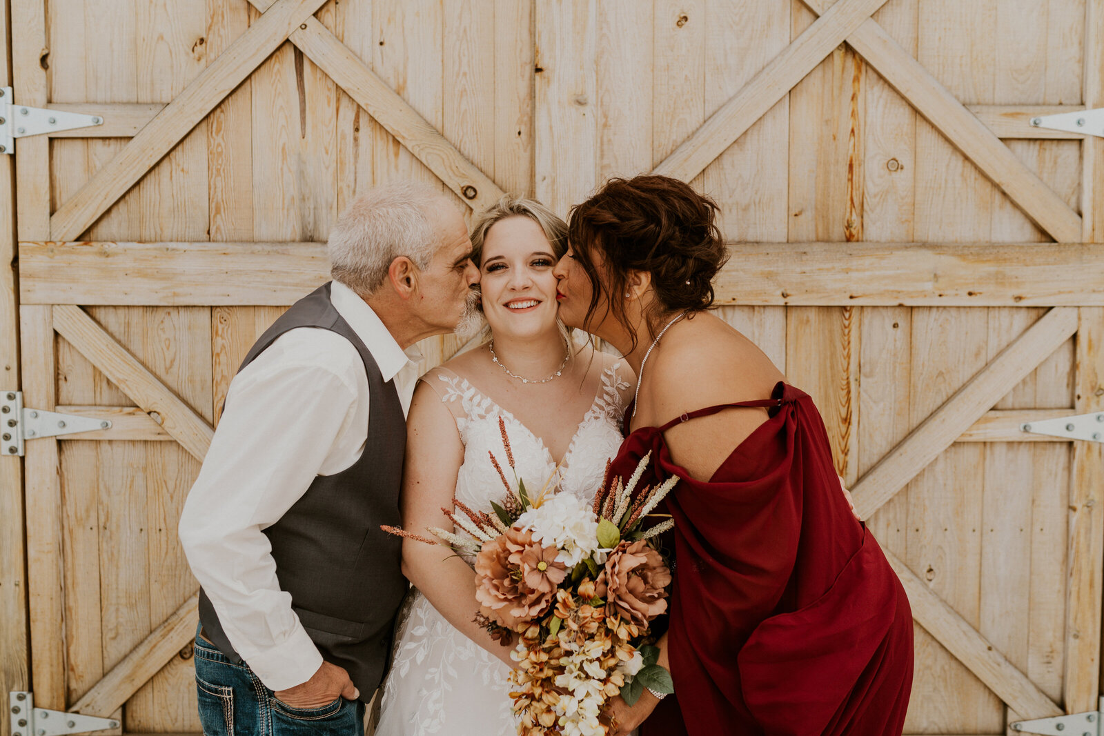 Countryside Barn Minnesota wedding family photos