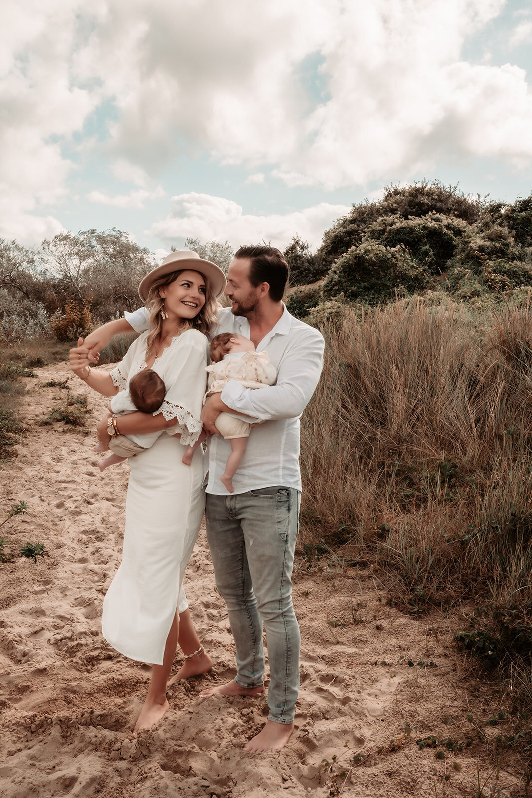 Babyfotografie met natuurlijke tinten en warme uitstraling